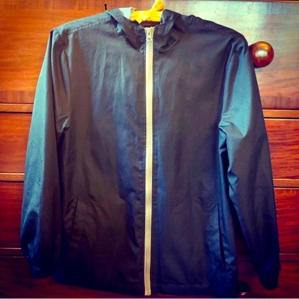 All-you-need-is-a 💖 Light jacket! 💖 - Picture 2 of 7